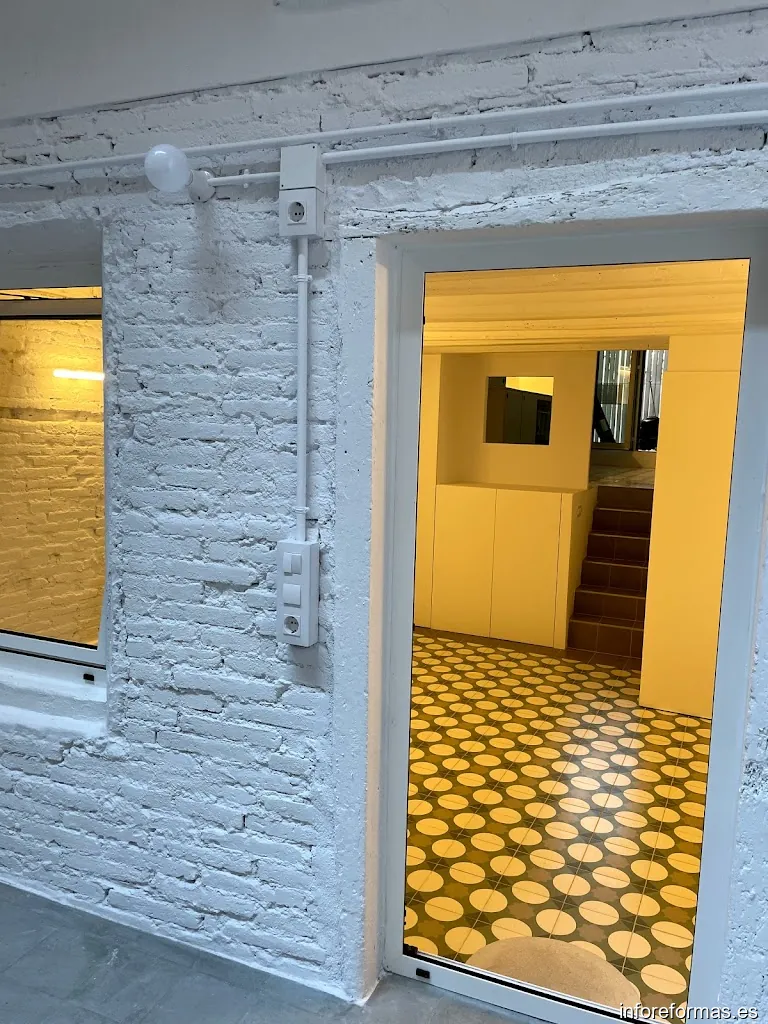 INSTAL.LACIONS MARC MUÑOZ [Lampista Electricista Fontanero]