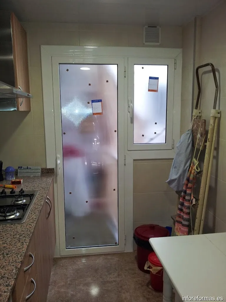PORTES I DECORACIO LA LLAGOSTA
