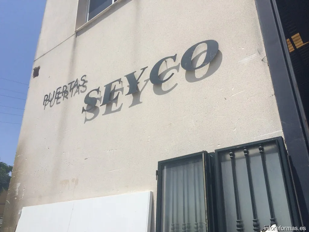 Puertas SEYCO - Estructuras Metálicas