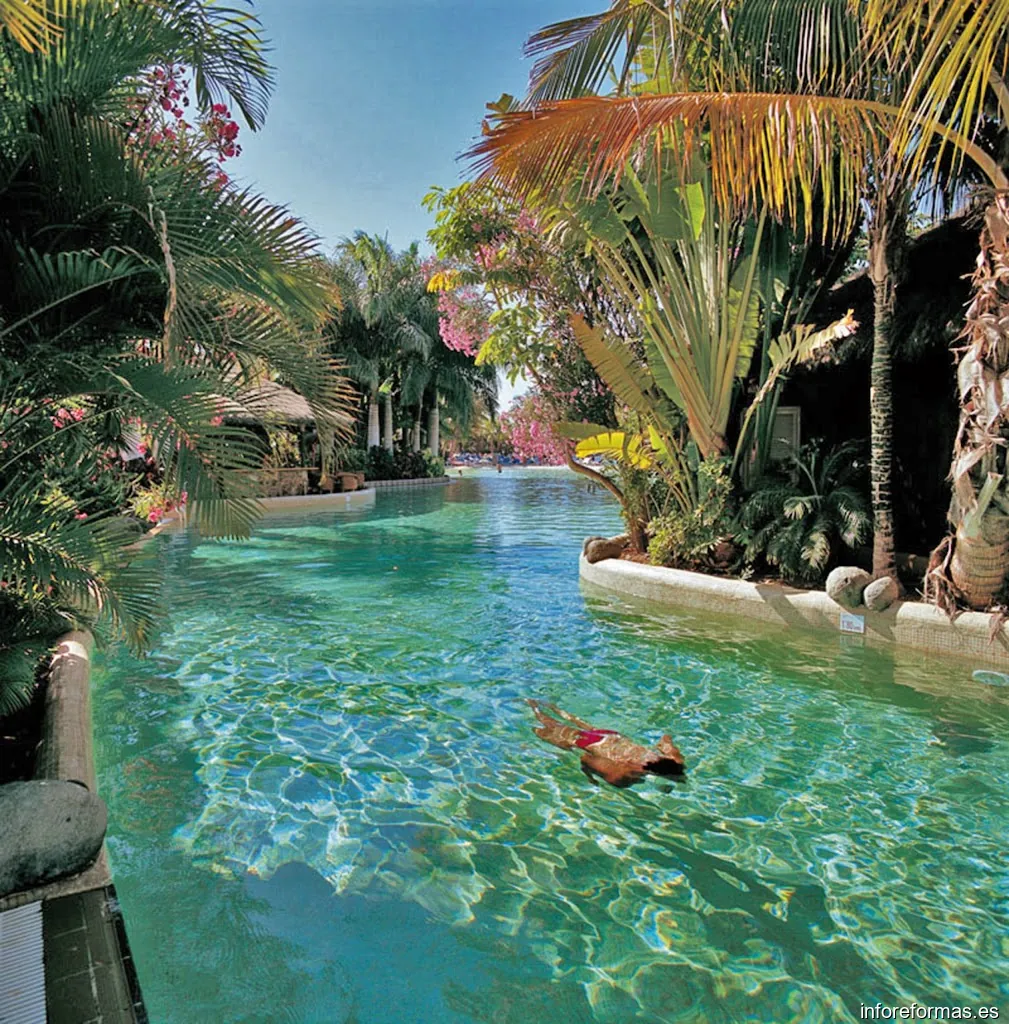 STAFF GRUP - Construcción piscinas y vestuarios