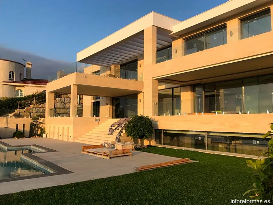 Construcciones Lavado y Mota S.L.