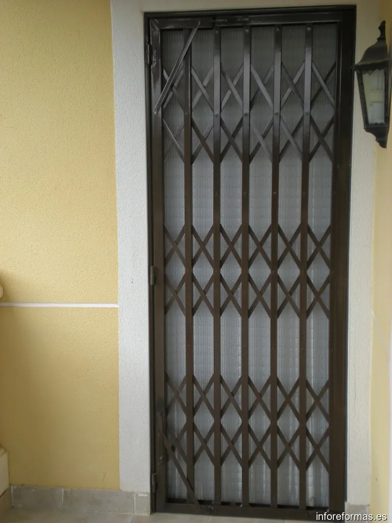 Puertas Framu: Fabricante de puertas de garaje