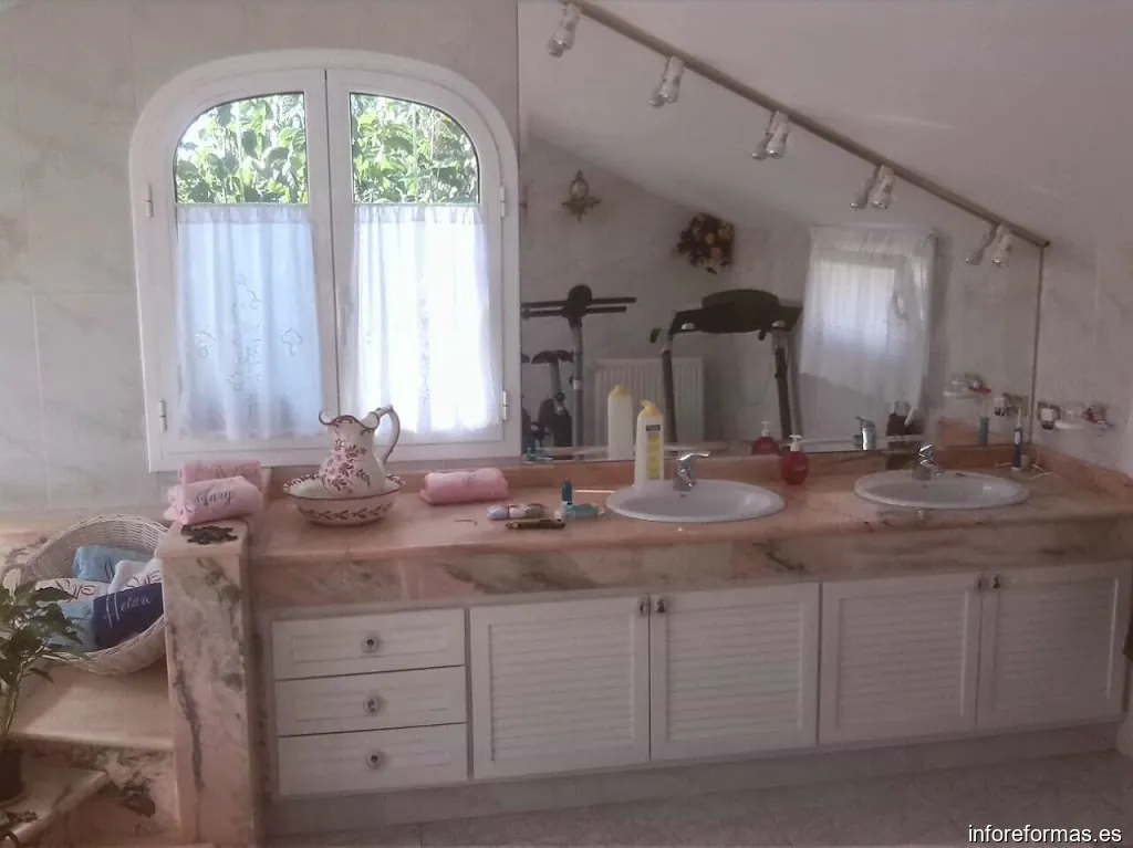 FUSTERIA I MOBLES FERMÍ,S.L.