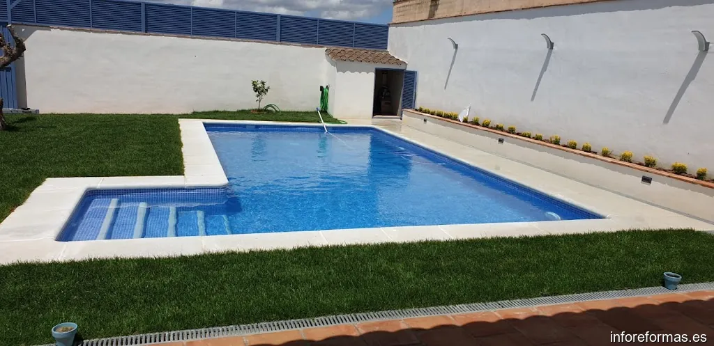 Construcciónes de piscina proyectada